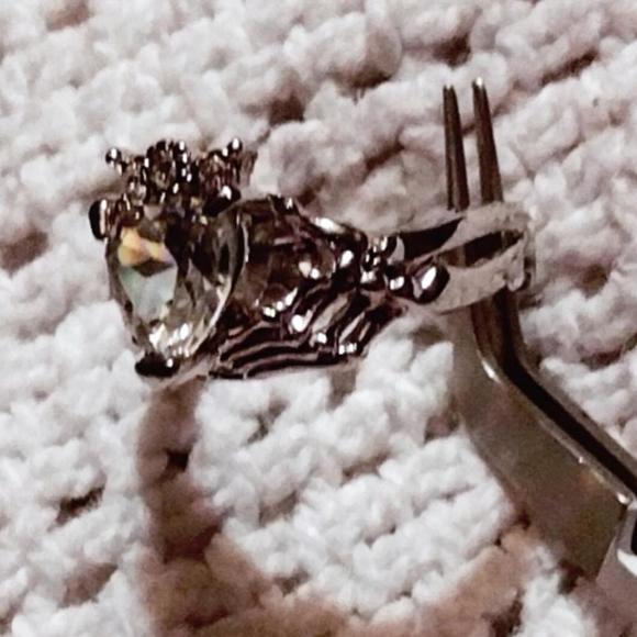 Skeleton Claddagh Ring - Picture 3 of 10